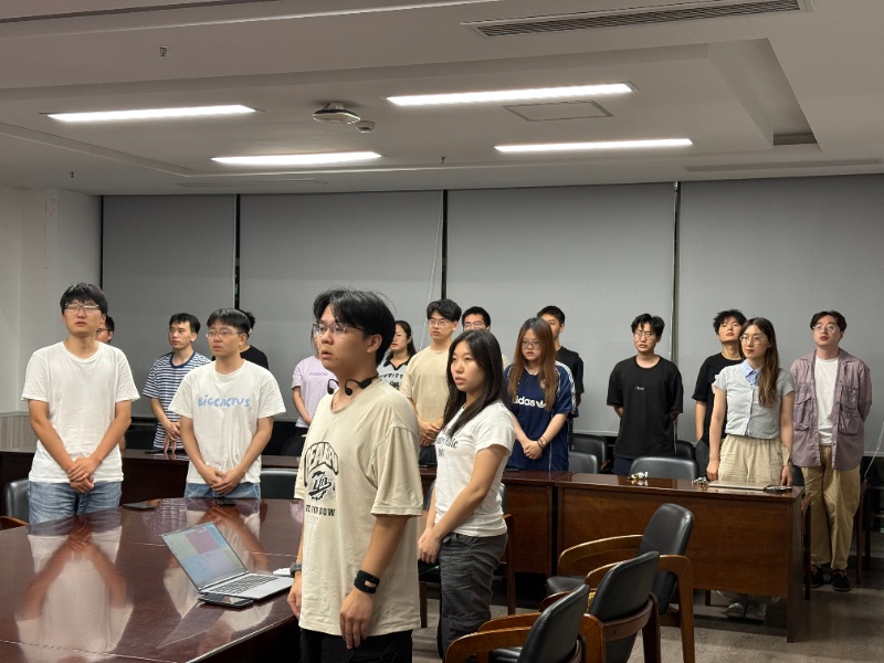 图2 全体奏唱国歌_resized.jpg