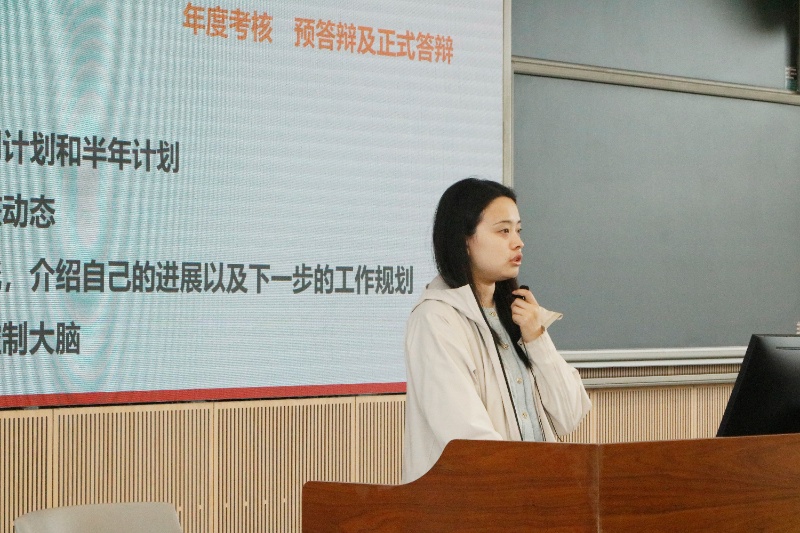 图6 优秀毕业生代表姚春惠发言_resized.JPG