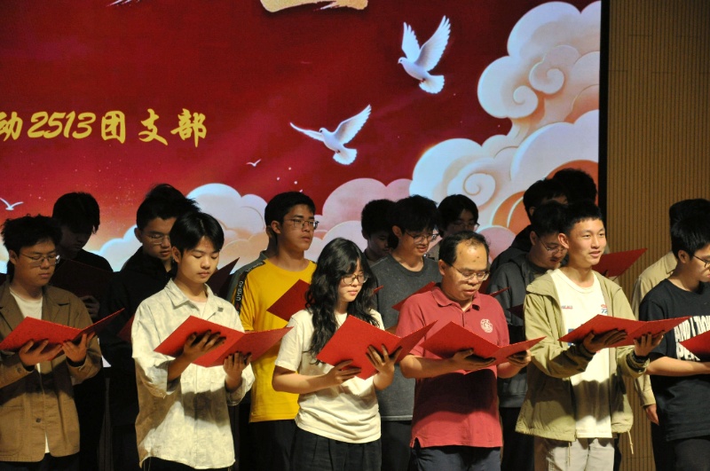 图3 机动2513团支部节目《精神的力量》_resized.jpg